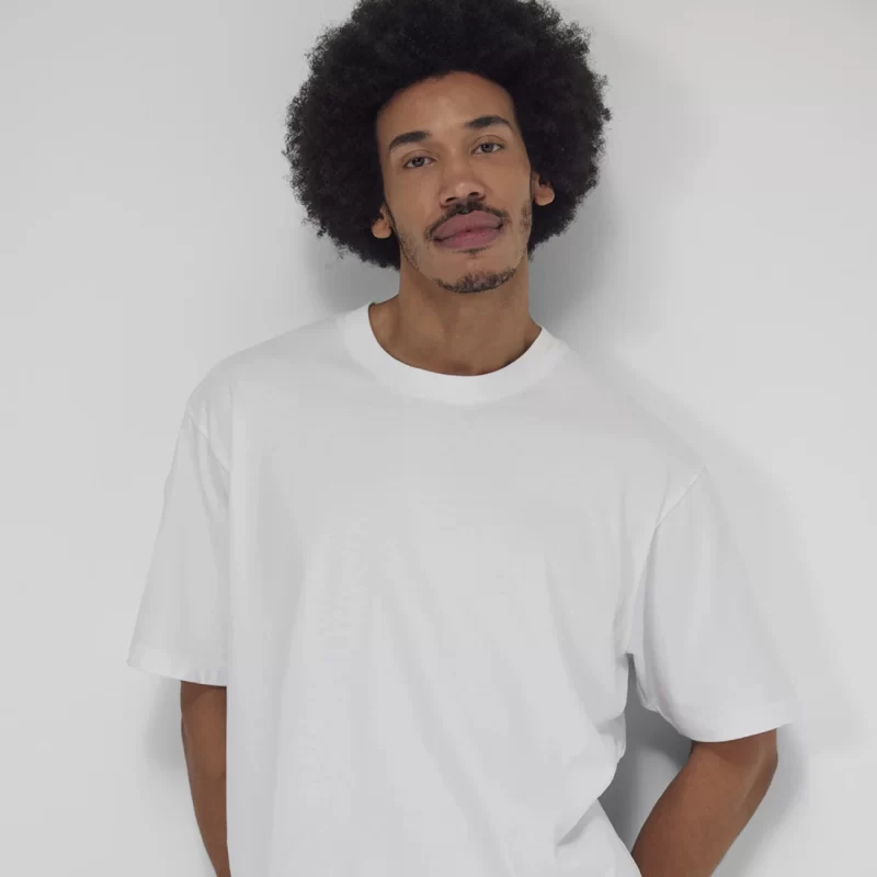 polera oversize B&C E220 de algodón sostenible, ideal para impresión y bordado personalizado en Chile